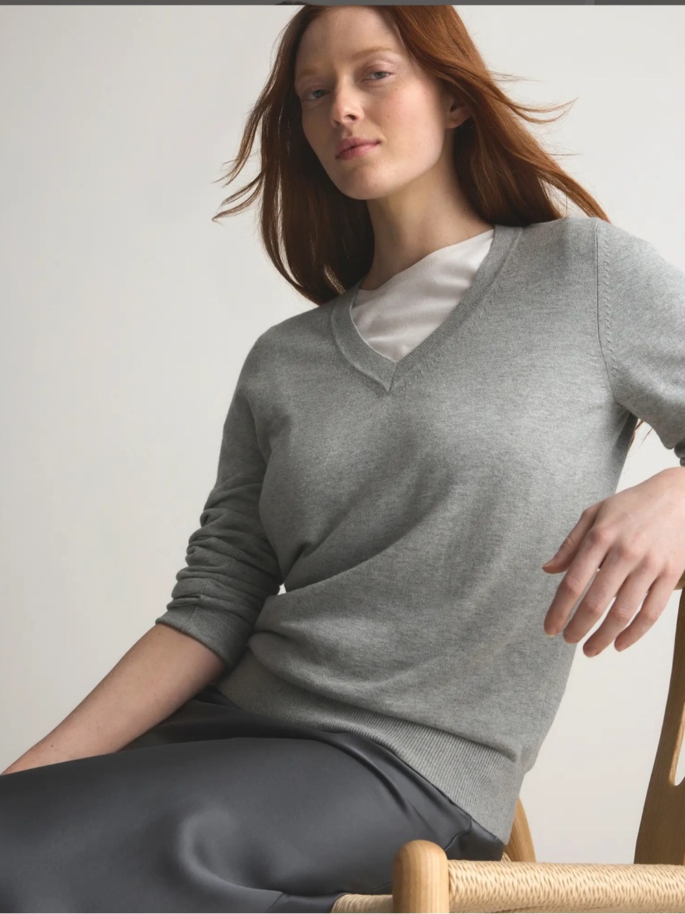 Quince Women's Lightweight Cotton Cashmere V-Neck Knit Sweater Gray